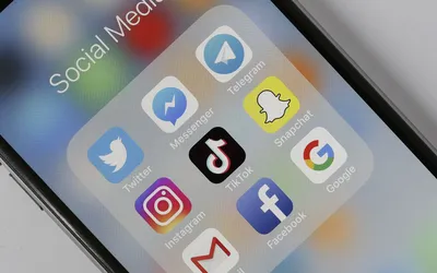 social media apps facebook instagram twitter snapchat tiktok google