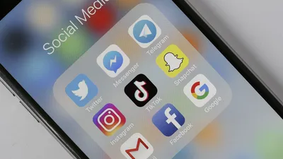 social media apps facebook instagram twitter snapchat tiktok google