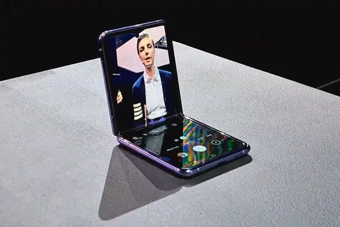 Half Bend Galaxy Z Fold