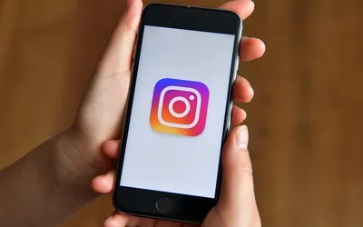 Instagram app splash in hand before showing tailored latest posts