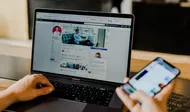 Social media holidays