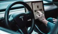 Tesla-to-Disable-In-Dash-Video-Gaming-Feature