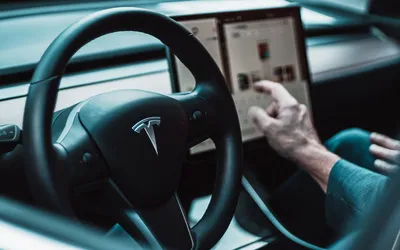 Tesla-to-Disable-In-Dash-Video-Gaming-Feature